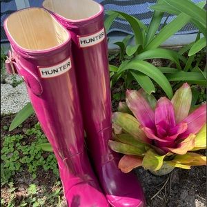 Women’s Hunter Boots Tall Rain Boots 👢in glossy finish. Size 7,  eggplant 🍆